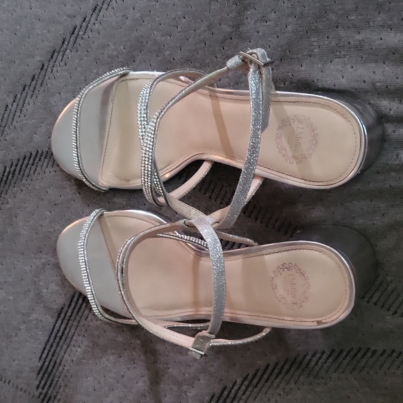 I.Miller size 11 silver heels - Picture 1 of 1